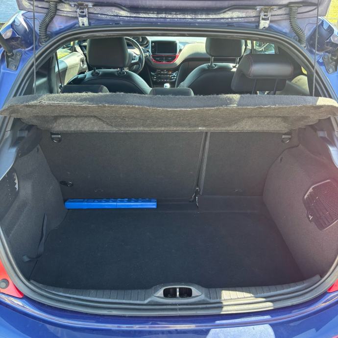 Peugeot 208 1,6 THP GTi, fotografija 11