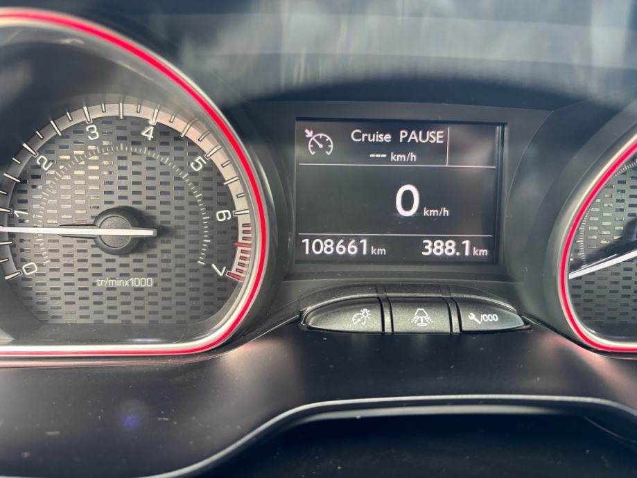 Peugeot 208 1,6 THP GTi, fotografija 17
