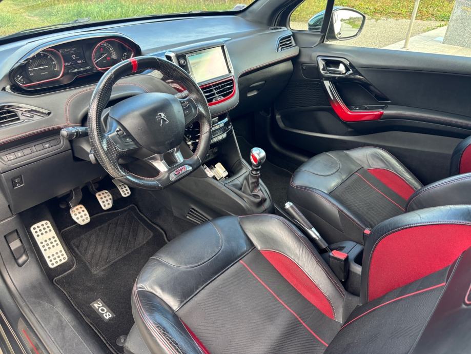 Peugeot 208 1,6 THP GTi, fotografija 12