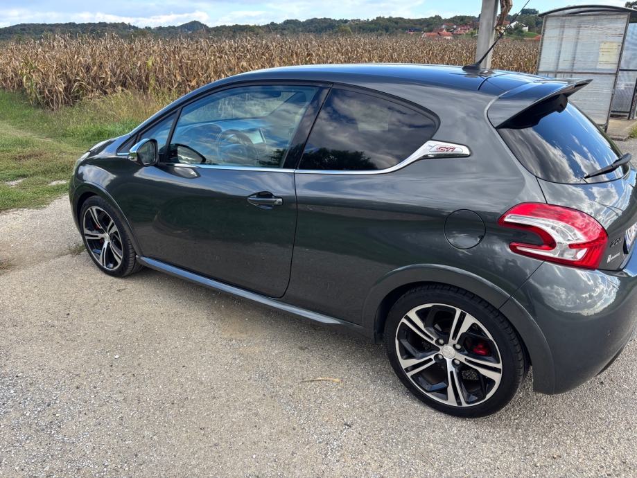 Peugeot 208 1,6 THP GTi, fotografija 11