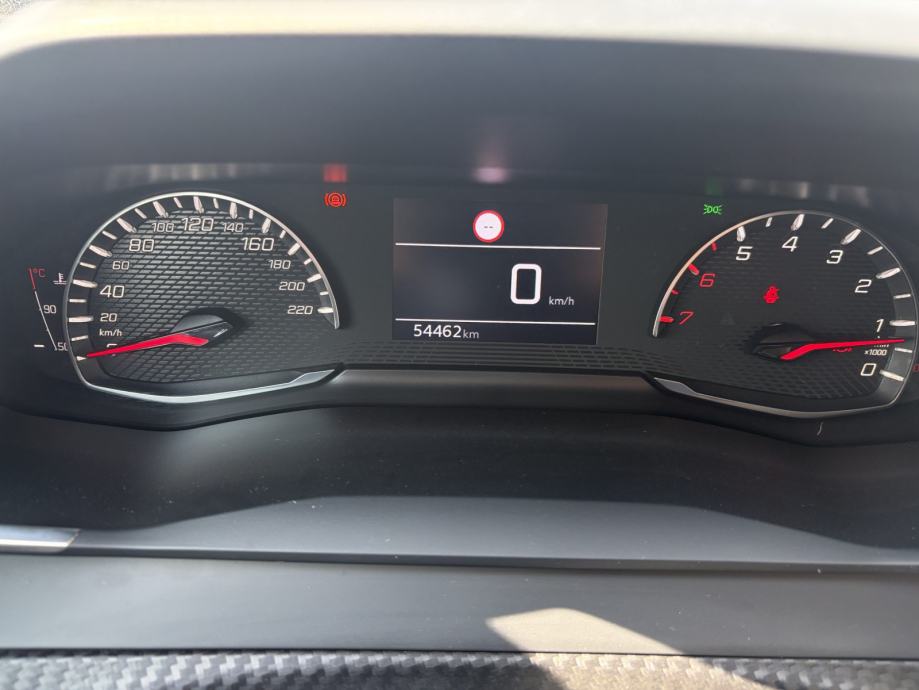 PEUGEOT 208 ALLURE 1,2 PURETECH 100, fotografija 8