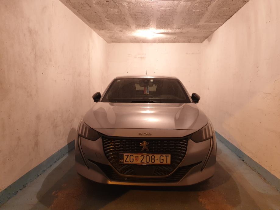 Peugeot 208 GT, 130ks, fotografija 7