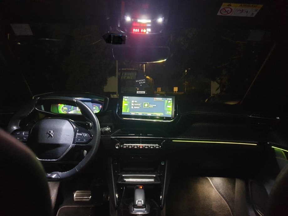 Peugeot 208 GT, 130ks, fotografija 11