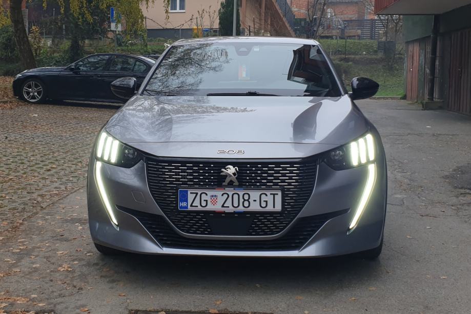 Peugeot 208 GT, 130ks, fotografija 16