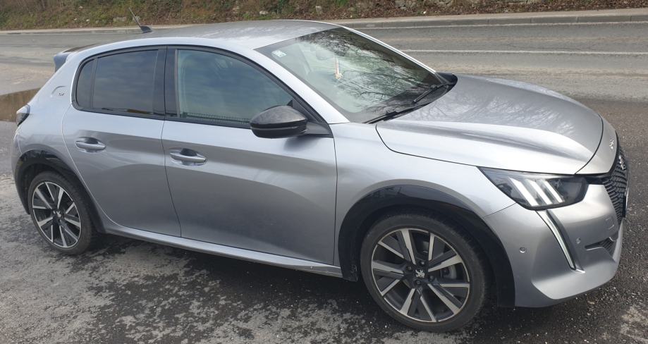 Peugeot 208 GT, 130ks, fotografija 17