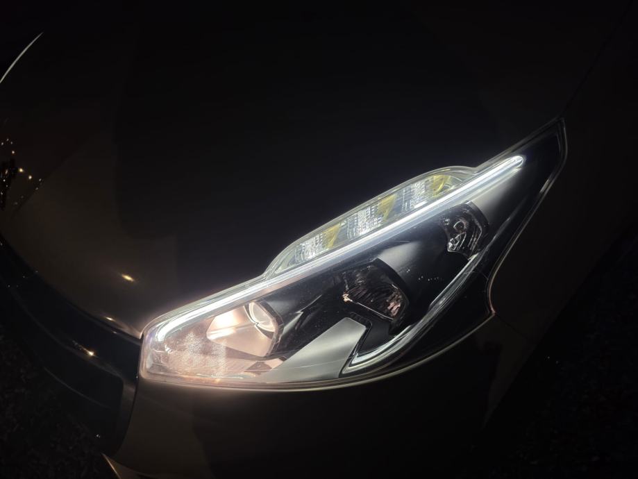Peugeot 208 GT Line, fotografija 17