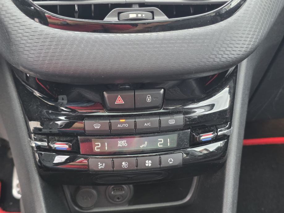 Peugeot 208 GT Line, fotografija 10