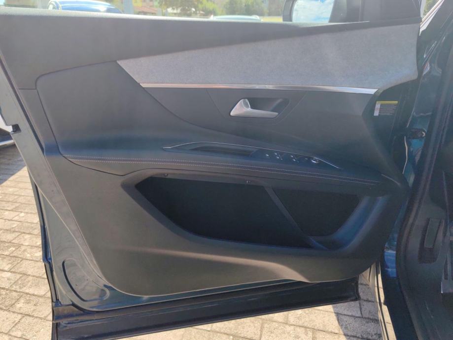 Peugeot 3008 1.2 130 gt line napravljen veliki serivs, UREDNO ODRŽAV, fotografija 13