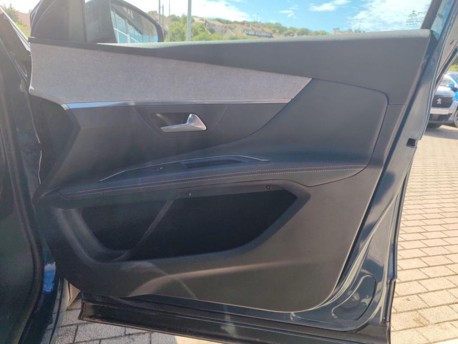 Peugeot 3008 1.2 130 gt line napravljen veliki serivs, UREDNO ODRŽAV, fotografija 14