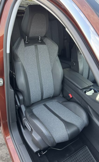 Peugeot 3008 1,2 Allure,god.06/2017,SERVISNA,90000KM, fotografija 17