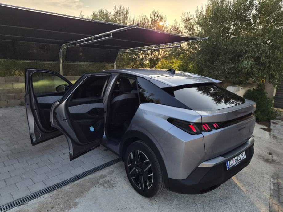 Peugeot 3008 1,2 automatik, fotografija 2