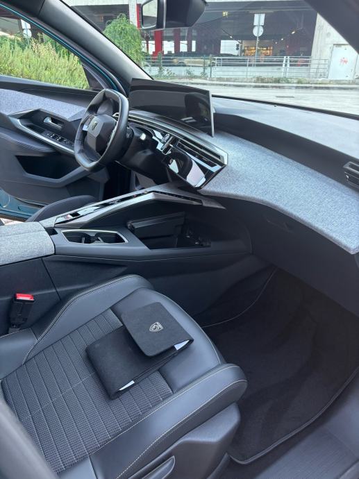 Peugeot 3008 1,2 Hybrid Allure, 360 kamere, radari, servisna!, fotografija 10