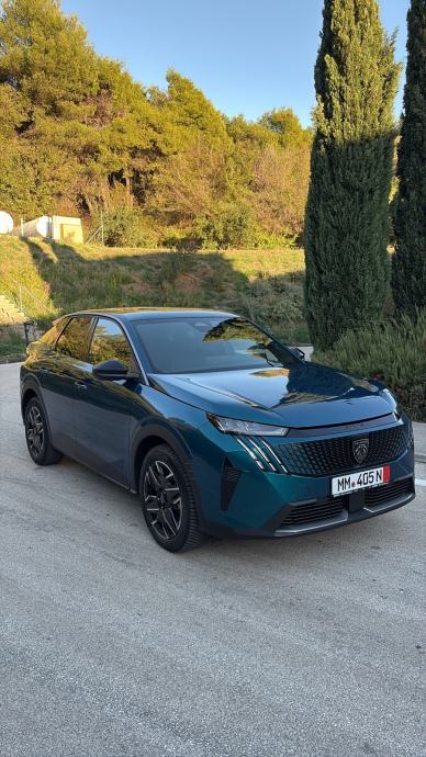Peugeot 3008 1,2 Hybrid Allure, 360 kamere, radari, servisna!, fotografija 3