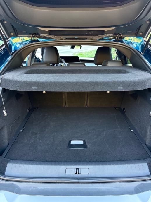 Peugeot 3008 1,2 Hybrid Allure, 360 kamere, radari, servisna!, fotografija 12