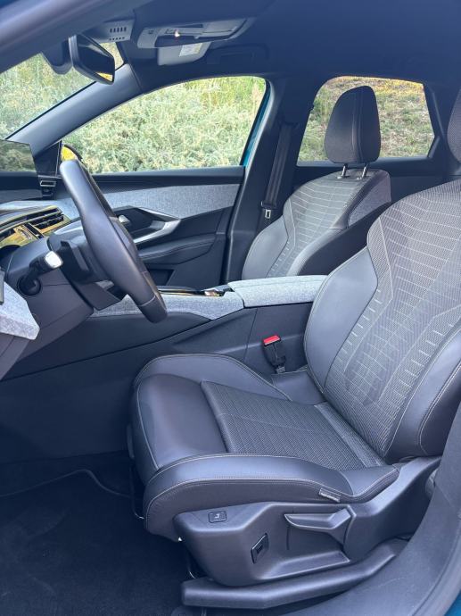 Peugeot 3008 1,2 Hybrid Allure, 360 kamere, radari, servisna!, fotografija 7