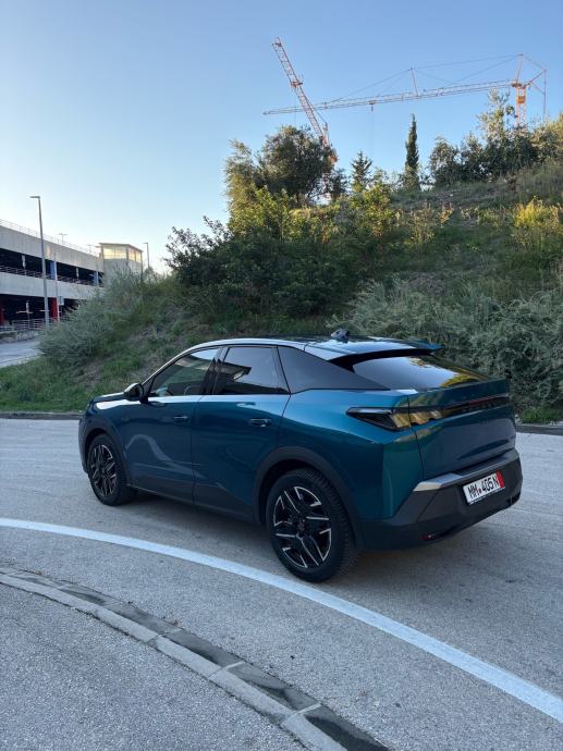 Peugeot 3008 1,2 Hybrid Allure, 360 kamere, radari, servisna!, fotografija 9