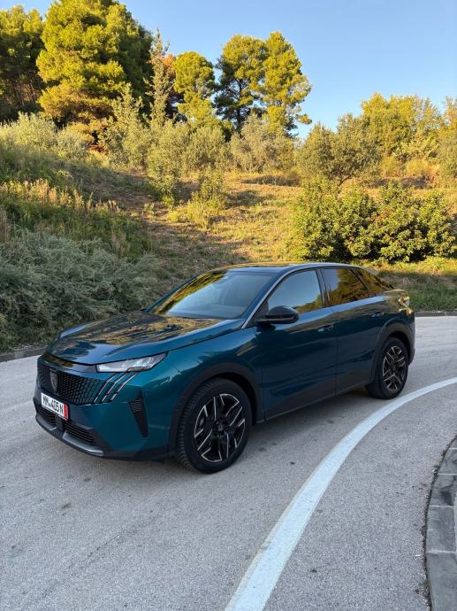 Peugeot 3008 1,2 Hybrid Allure, 360 kamere, radari, servisna!, fotografija 15