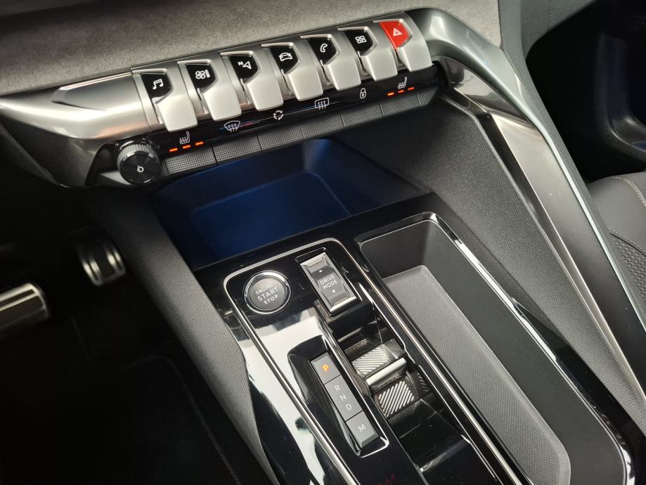 Peugeot 3008 1.2 MHEV 136 GT OPREMA Avtomatik + VLEČNA KLJUKA, fotografija 14