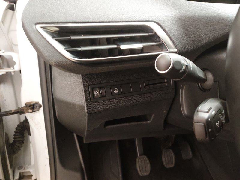 Peugeot 3008 1.2 PureTech Allure • LED • digitalni instrumenti, fotografija 7