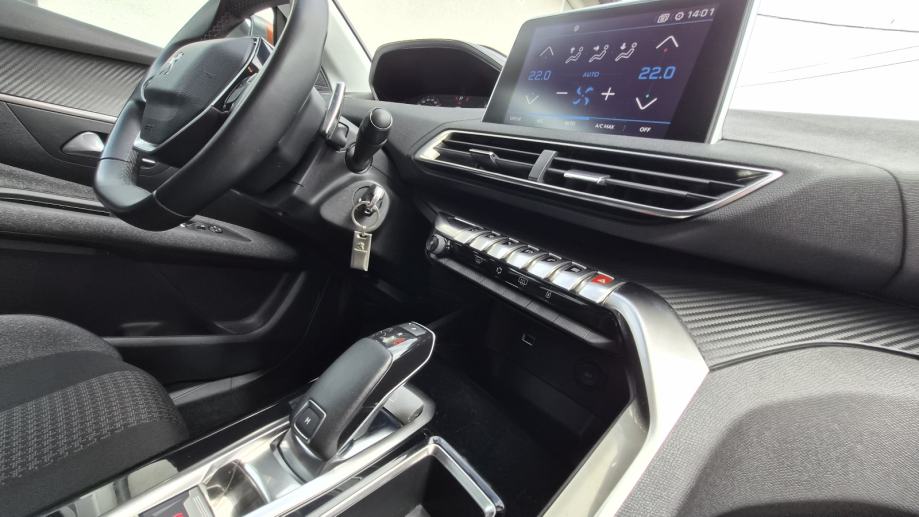 Peugeot 3008 1,2 PureTech automatik 130 KS - STYLE - KAO NOVI -, fotografija 15