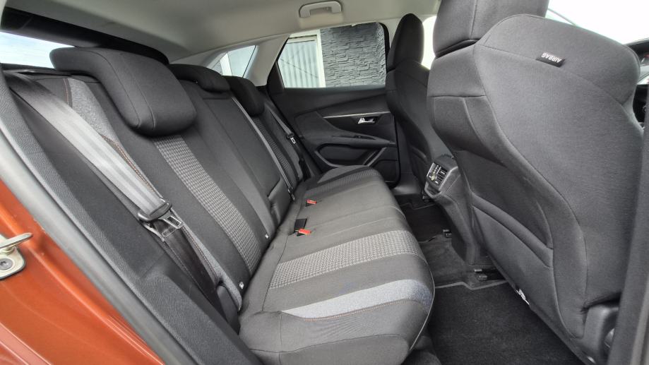 Peugeot 3008 1,2 PureTech automatik 130 KS - STYLE - KAO NOVI -, fotografija 18