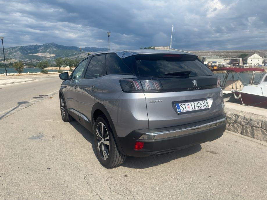 Peugeot 3008 Allure 2022g - 1.2 130ks/96kw **samo 21 000km**, fotografija 6