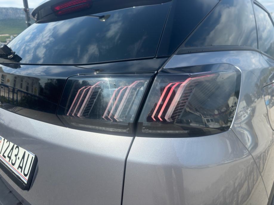 Peugeot 3008 Allure 2022g - 1.2 130ks/96kw **samo 21 000km**, fotografija 8