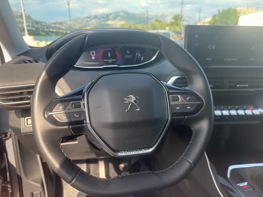 Peugeot 3008 Allure 2022g - 1.2 130ks/96kw **samo 21 000km**, fotografija 14