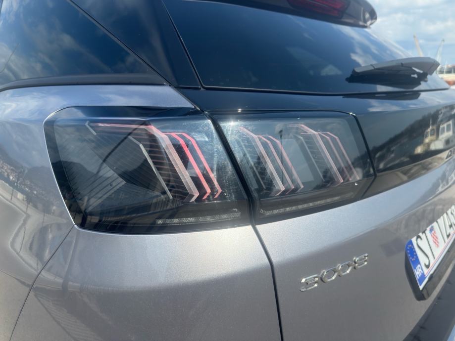 Peugeot 3008 Allure 2022g - 1.2 130ks/96kw **samo 21 000km**, fotografija 15