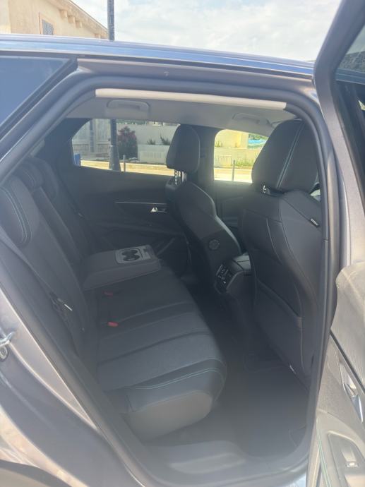 Peugeot 3008 Allure 2022g - 1.2 130ks/96kw **samo 21 000km**, fotografija 17