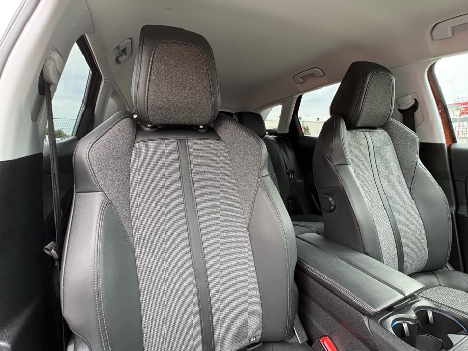 Peugeot 3008 1,5 BlueHDI Allure, fotografija 12