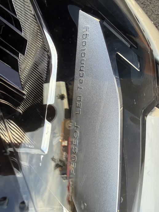 Peugeot 3008 1,5 BlueHDI EAT8 VIRTUAL FULL LED VLASNICA, fotografija 7