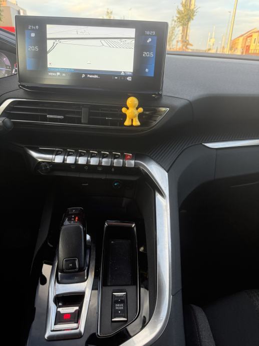 Peugeot 3008 1,5 BlueHDI EAT8 VIRTUAL FULL LED VLASNICA, fotografija 12