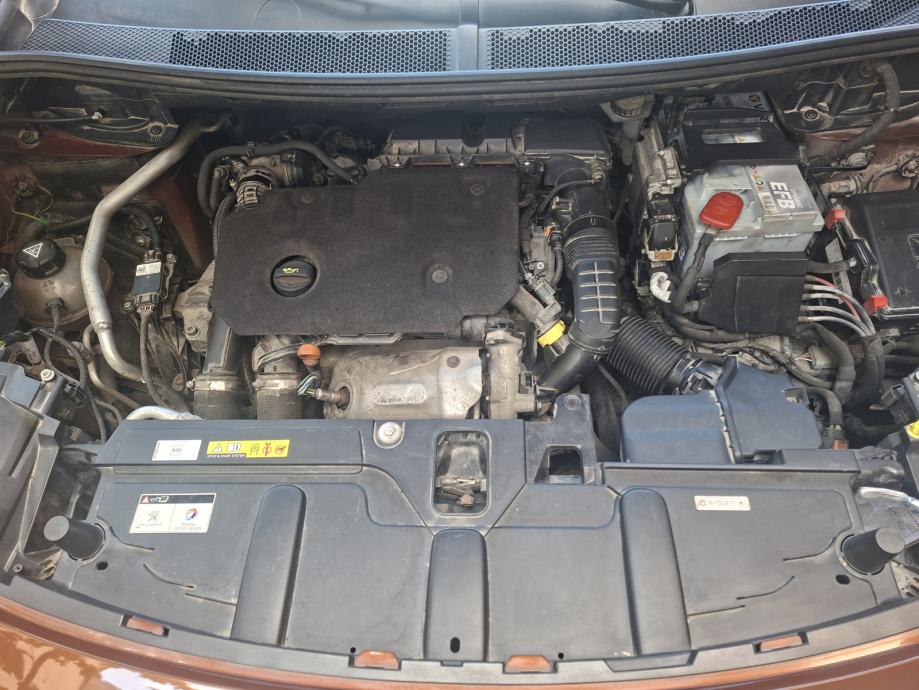 Peugeot 3008 1,5 BlueHDI- DIESEL, PRVI VLASNIK, fotografija 10