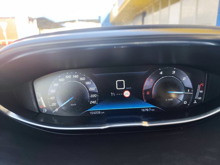 Peugeot 3008 1,5 BlueHDI, fotografija 18