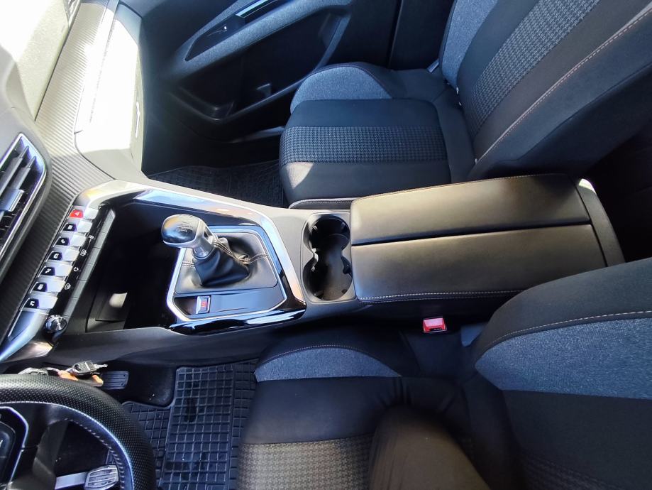 Peugeot 3008 1,5 BlueHDI, fotografija 16