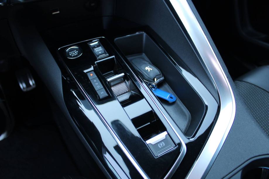 Peugeot 3008 1.5 HDi AUTOMATIK GT *LED, NAVIGACIJA, KAMERA*, fotografija 19
