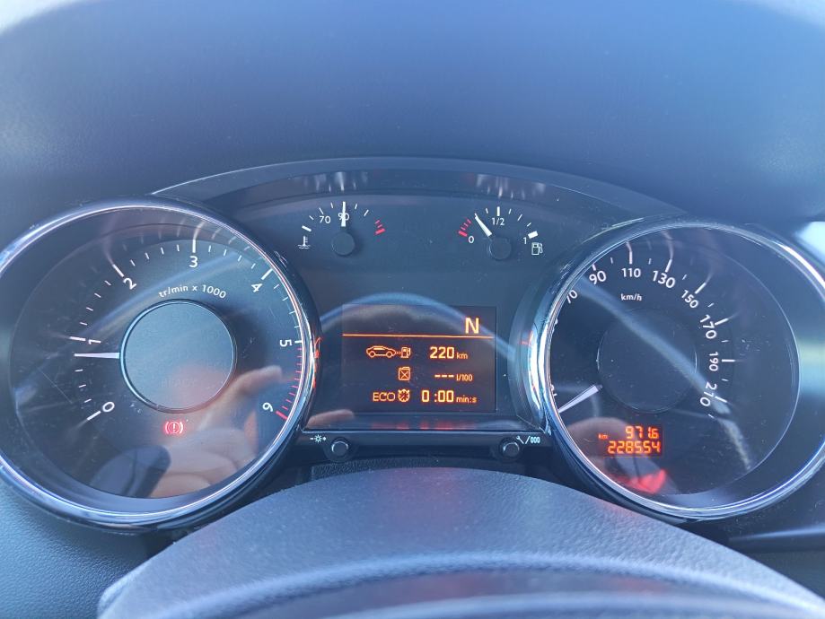 Peugeot 3008 1,6 e-HDi automatik, fotografija 2