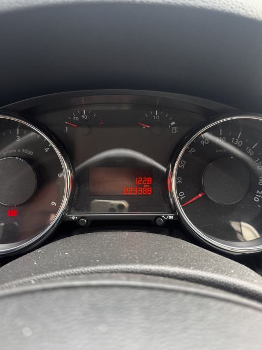 Peugeot 3008 1,6 e-HDi automatik, fotografija 15