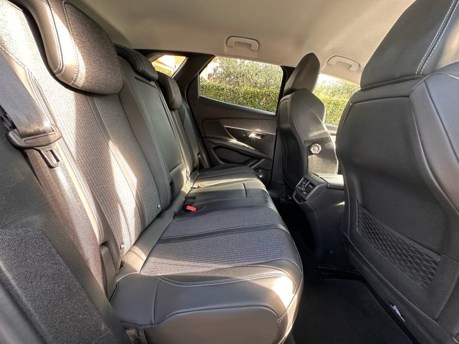 Peugeot 3008 1.6 Hybrid 225 KS Automatik – 2022. godište, fotografija 13