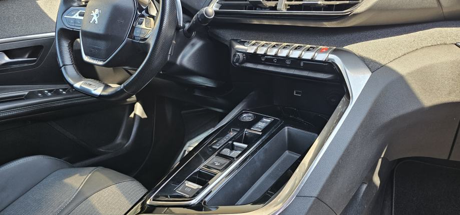 Peugeot 3008 GT 1.6 Plug-In Hybrid4 300ks 4X4 REDIZAJN, fotografija 10