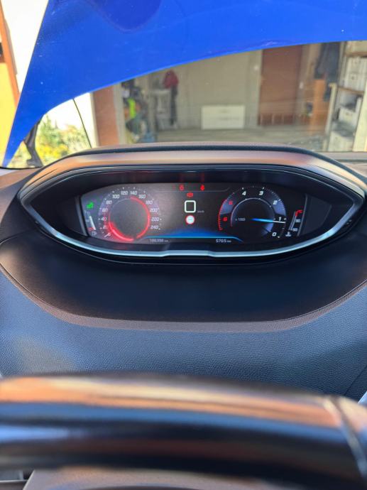 Peugeot 3008 2,0 BlueHDI, fotografija 10