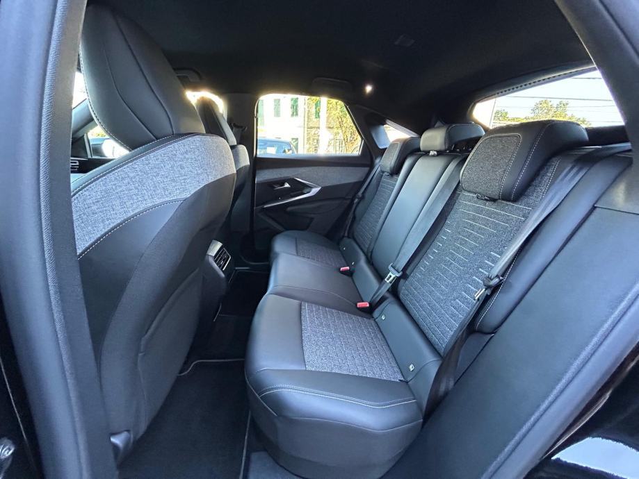 Peugeot 3008 ALLURE HYBRID 145 - 11.998 km - REZERVIRAN!!!, fotografija 13