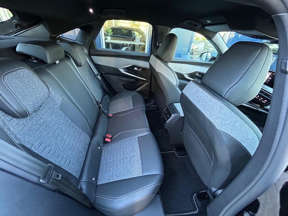 Peugeot 3008 ALLURE HYBRID 145 - 11.998 km - REZERVIRAN!!!, fotografija 14