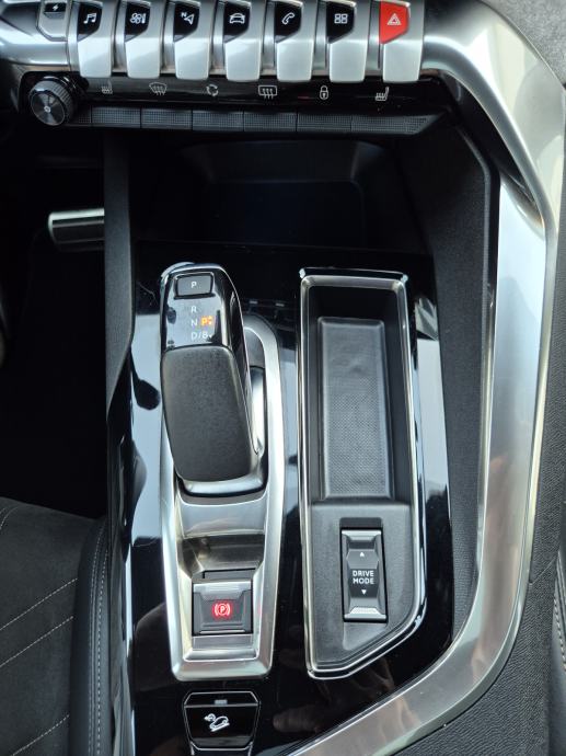 Peugeot 3008 HYBRID4 300 e-EAT8 GT Pack, fotografija 18