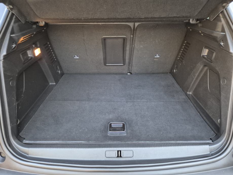 Peugeot 3008 HYBRID4 300 e-EAT8 GT Pack, fotografija 9