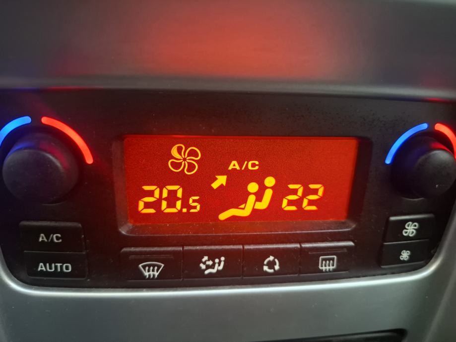 Peugeot 307 1.6 HDI,90 KS, SAMO 149000 KM, POTVRDA O KM, VRHUNSKI !, fotografija 6