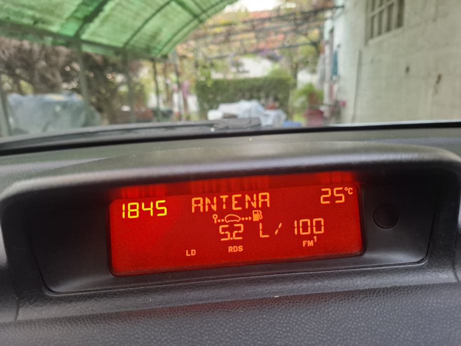 Peugeot 307 1.6 HDI,90 KS, SAMO 149000 KM, POTVRDA O KM, VRHUNSKI !, fotografija 7