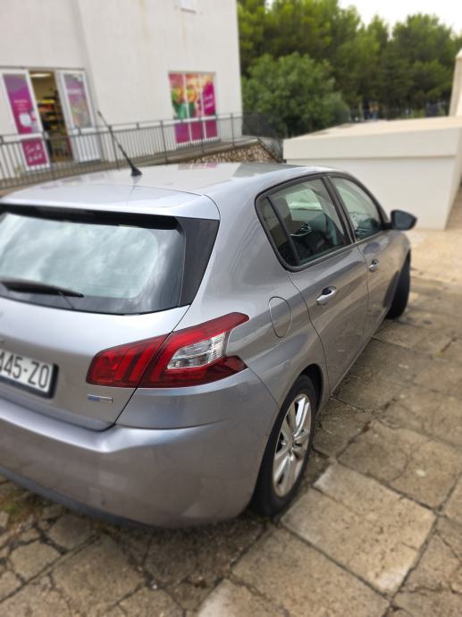 Peugeot 308 1,2, fotografija 3