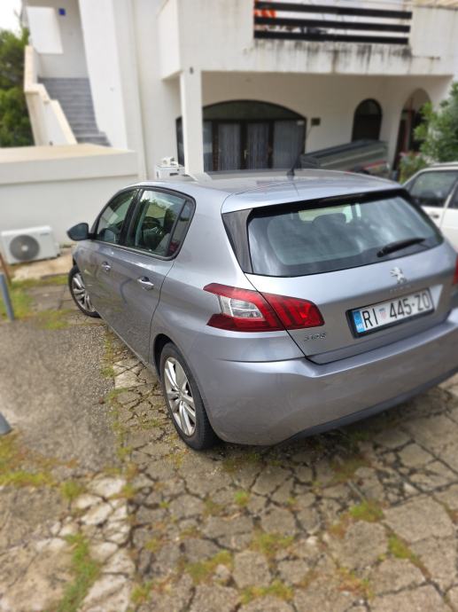 Peugeot 308 1,2, fotografija 2